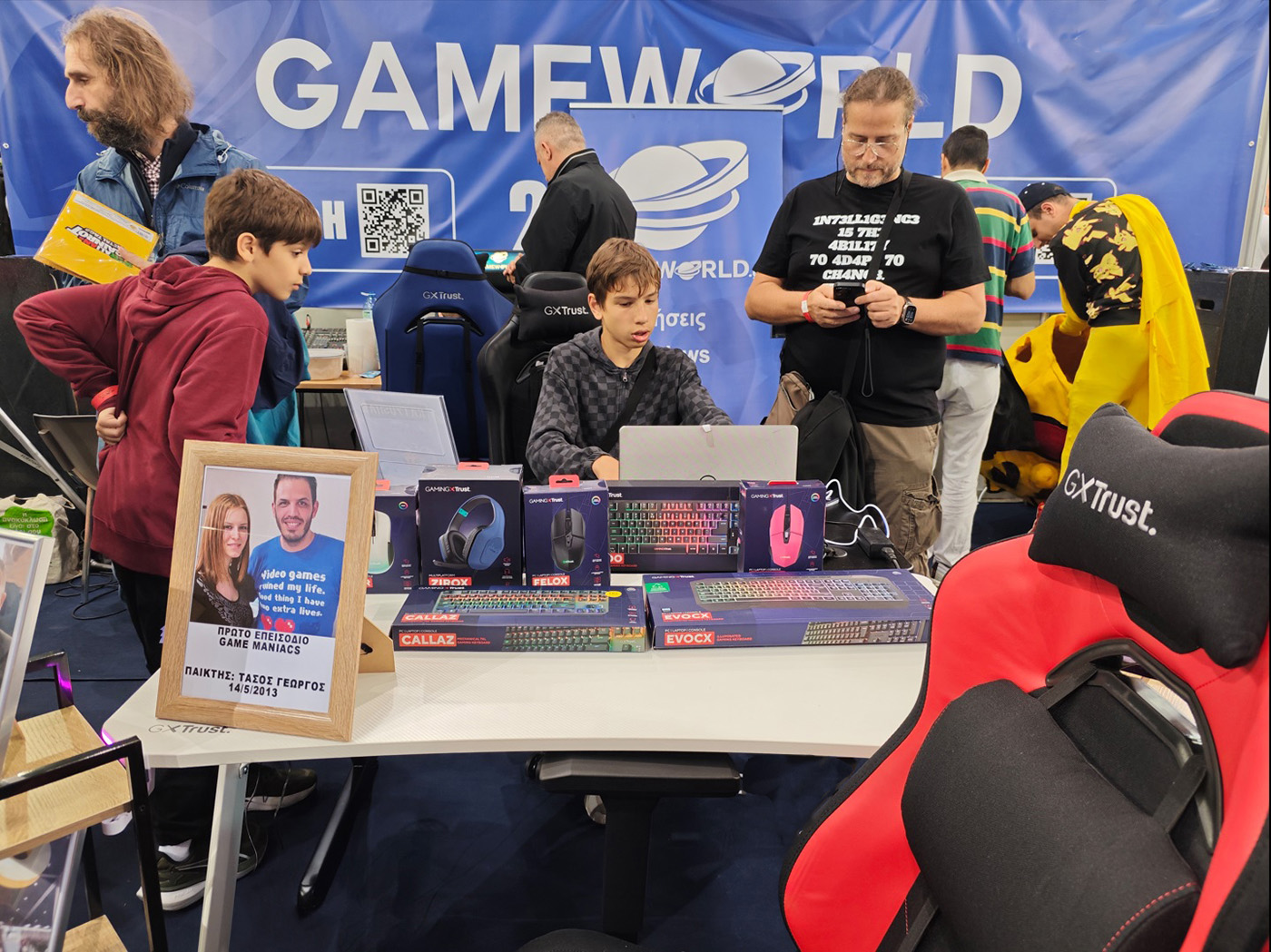 toycon gamers-playing