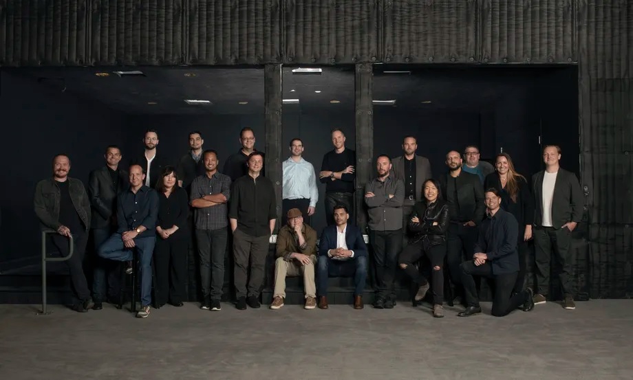 thats no moon group photo