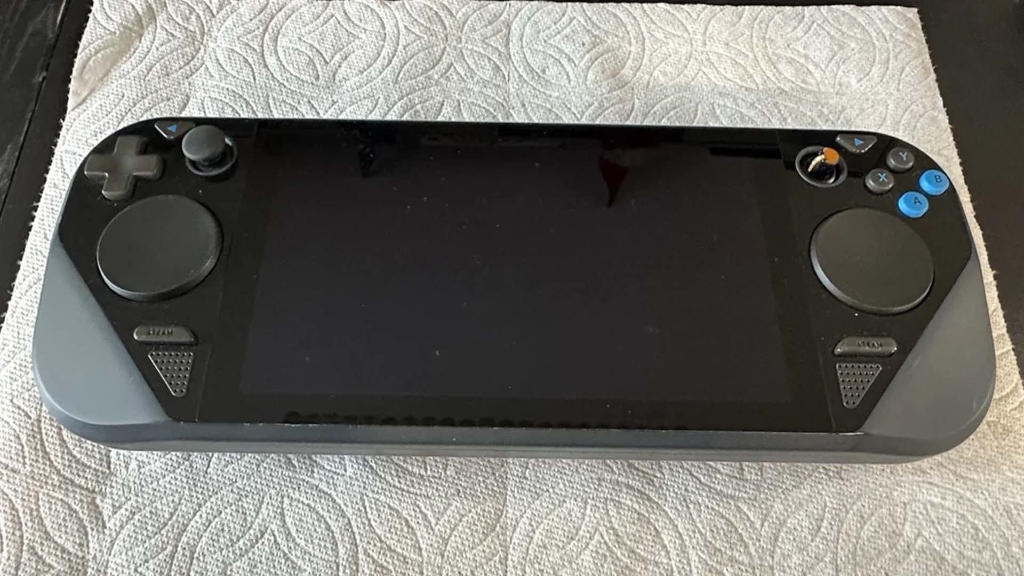 Πρωτότυπο μοντέλο του Steam Deck πωλήθηκε στο eBay για 2000 δολάρια Πρωτότυπο μοντέλο του Steam Deck πωλήθηκε στο eBay για 2000 δολάρια