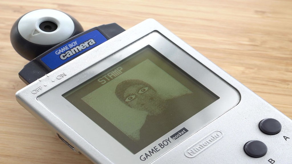 Η κάμερα του Game Boy μπορεί πλέον να χρησιμοποιηθεί ως webcam, παρέχοντας 16.000 ασπρόμαυρα pixels Η κάμερα του Game Boy μπορεί πλέον να χρησιμοποιηθεί ως webcam, παρέχοντας 16.000 ασπρόμαυρα pixels