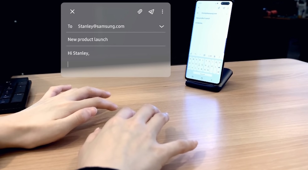 SelfieType: Αόρατο πληκτρολόγιο από την Samsung SelfieType: Αόρατο πληκτρολόγιο από την Samsung