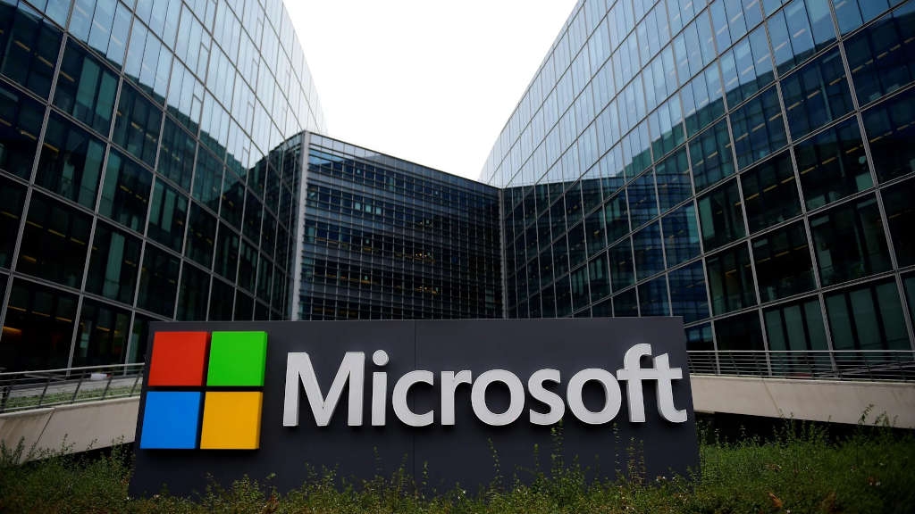Η Microsoft πιστεύει ότι το AI θα οδηγήσει σε απώλειες θέσεων εργασίας και επενδύει 80 δισεκατομμύρια δολάρια στην τεχνολογία