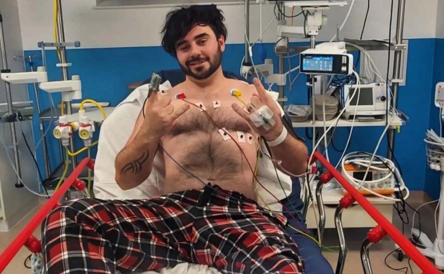 Βρετανός cosplayer χτυπήθηκε από κεραυνό ενώ έπαιζε το Stray