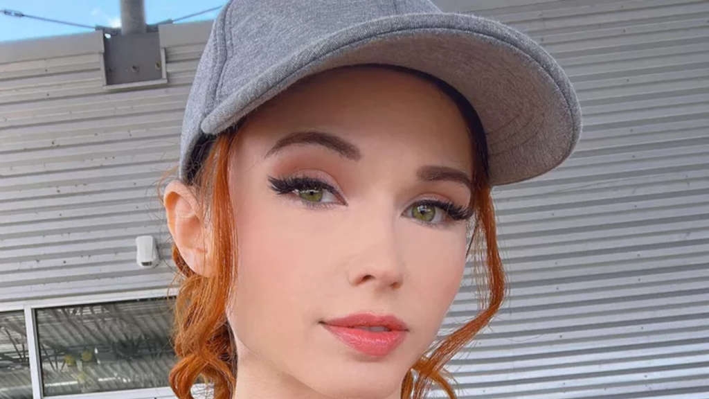 Η Twitch streamer Amouranth πυροβόλησε 3 ληστές που εισέβαλαν στο σπίτι της