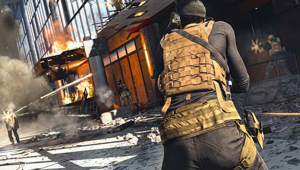 Call of Duty: Warzone cheater με wall hack ξεφτιλίζεται από παίκτη με Riot Shield