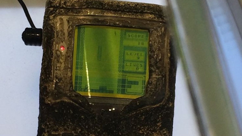 Κονσόλα Game Boy λειτουργεί μετά από βομβιστική επίθεση Κονσόλα Game Boy λειτουργεί μετά από βομβιστική επίθεση