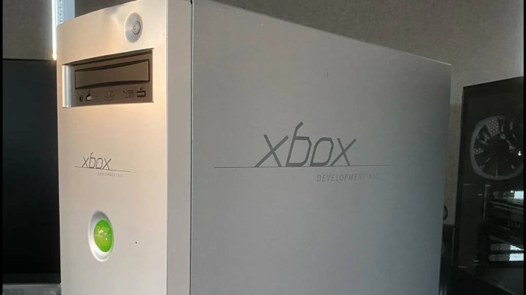 Ο δημιουργός του αρχικού Xbox παρουσίασε ένα πρώιμο development kit της κονσόλας Ο δημιουργός του αρχικού Xbox παρουσίασε ένα πρώιμο development kit της κονσόλας