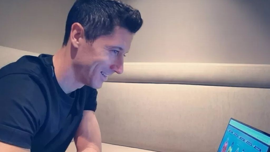 Football Coach: Manager game σε συνεργασία με τον Robert Lewandowski