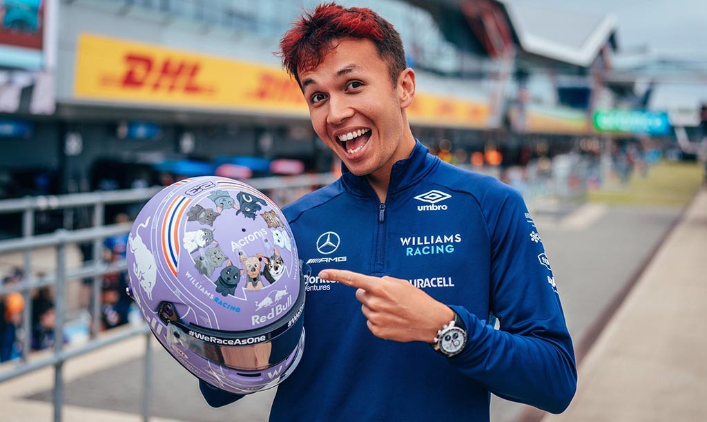 Ο Alex Albon της Formula 1 δήλωσε: "Το να στρίβεις το τιμόνι ενός μονοθέσιου της Red Bull είναι σαν να παίζεις Call of Duty με τέρμα sensitivity"