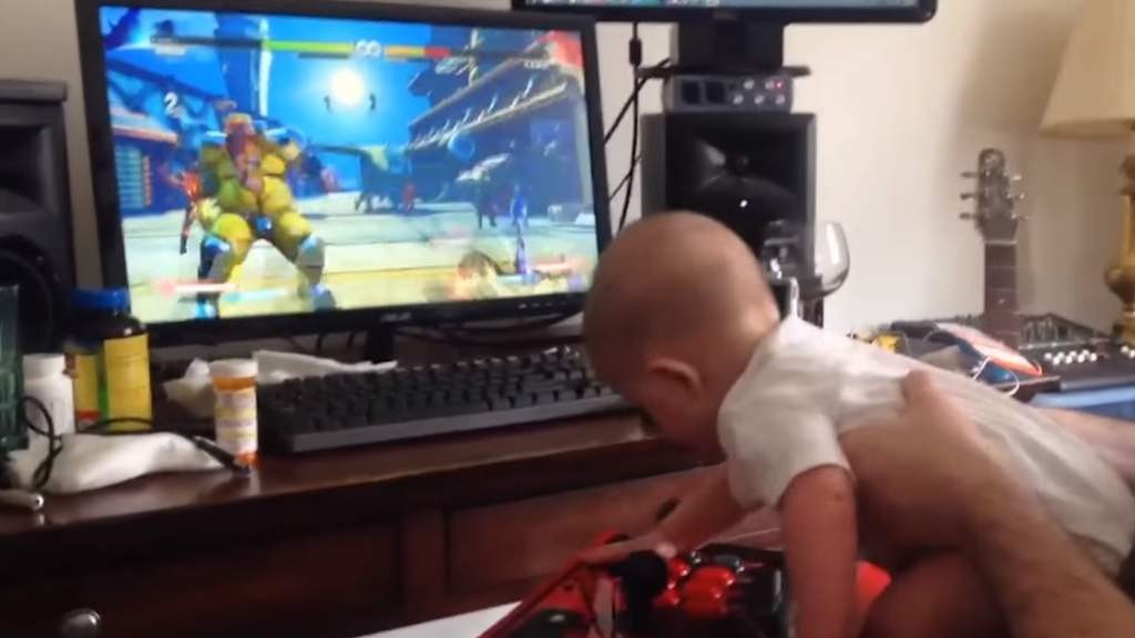 Μωρό 6 μηνών τερματίζει το Street Fighter 5!
