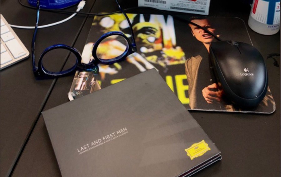 Ο Hideo Kojima χρησιμοποιεί mousepad με τον διευθυντή των PlayStation Studios