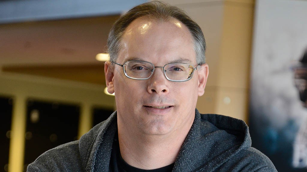 Ο CEO της Epic Games, Tim Sweeney, με net worth 5 δις δολάρια, παραπονιέται για το blue checkmark του Twitter