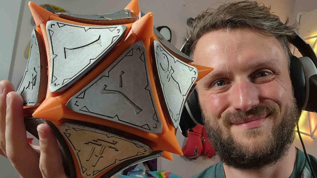 YouTuber έφτιαξε χειριστήριο στο σχήμα του Mysterious Artefact από το Baldur’s Gate 3