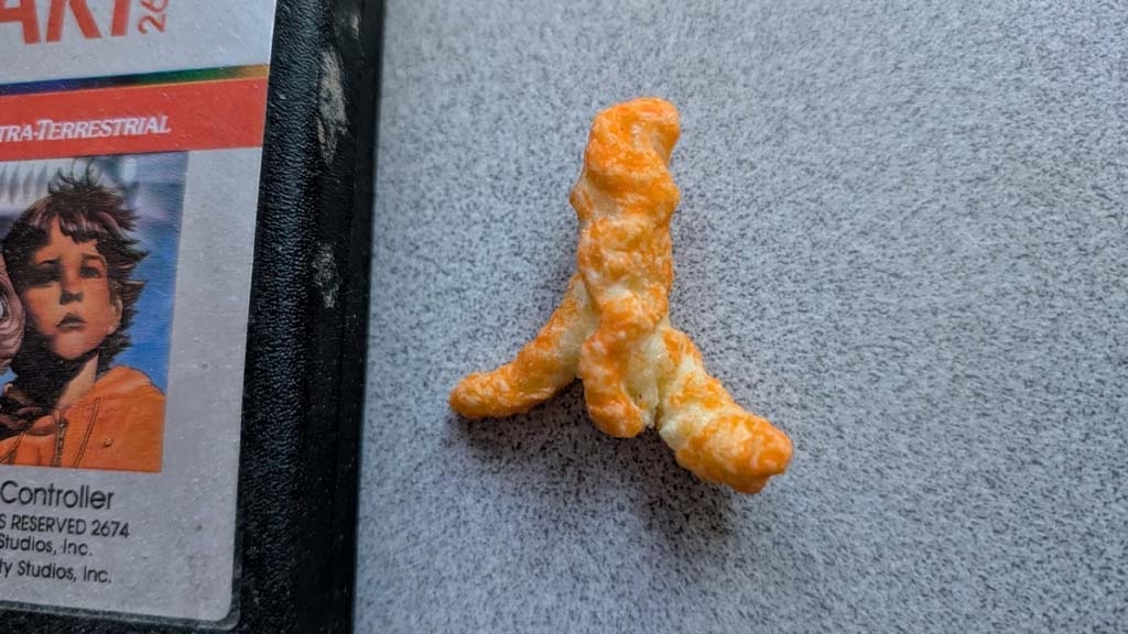 Κάποιος προσπαθεί να δημοπρατήσει στο ebay ένα Cheeto που μοιάζει με το λογότυπο της Atari