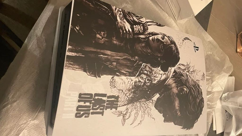 Custom The Last of Us PS5 skin