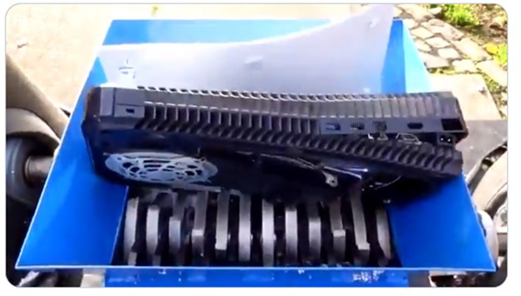 Το SLAM Gaming κατέστρεψε ένα PS5 σε καταστροφέα συσκευών