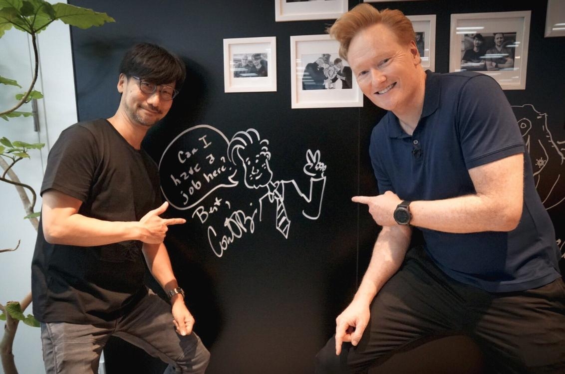 Ο παρoυσιαστής Conan O'Brien επισκέφθηκε τον Hideo Kojima