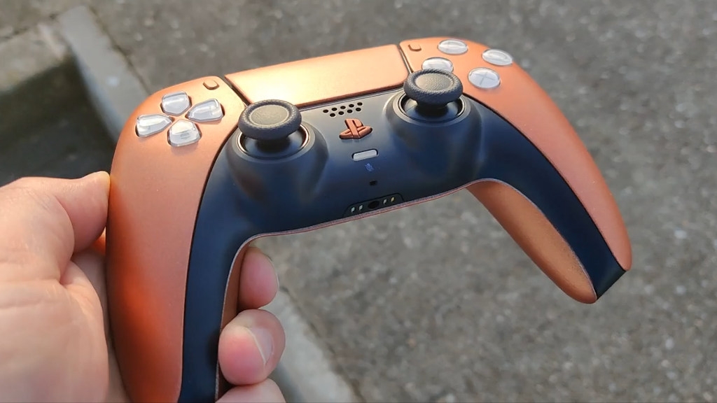 Κάτοχοι PS5 ζωγραφίζουν τις κονσόλες και τα DualSense τους