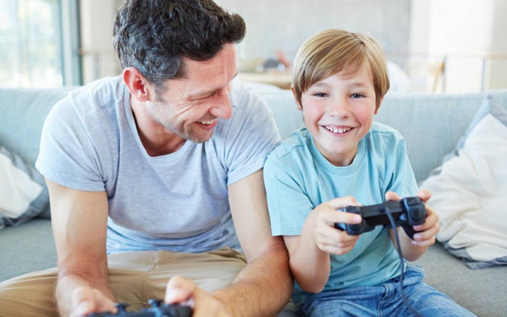 Το Internet Matters θέλει οι γονείς να παίζουν online games με τα παιδιά τους