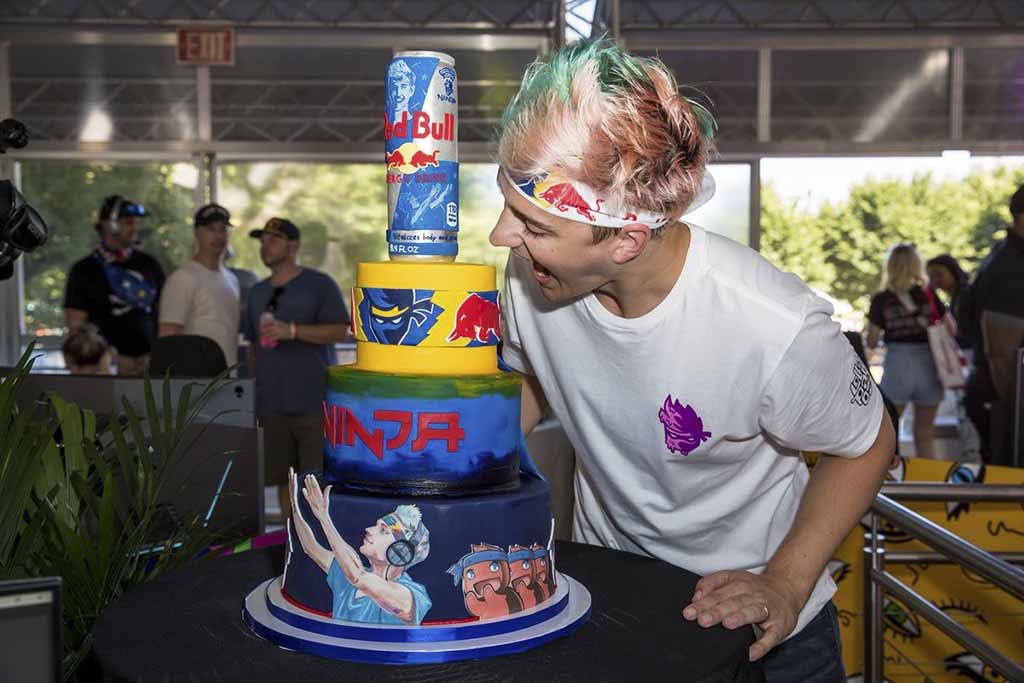 Μεγάλοι streamers θέλουν να ακολουθήσουν τον Ninja στο Mixer Μεγάλοι streamers θέλουν να ακολουθήσουν τον Ninja στο Mixer