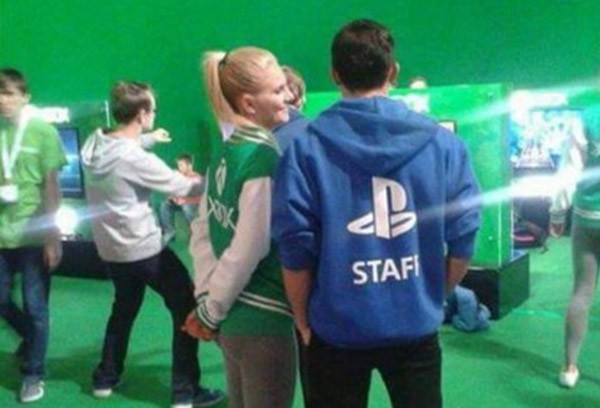 Το PlayStation είπε "Συγχαρητήρια για την μεγάλη αυτή ημέρα" στο Xbox