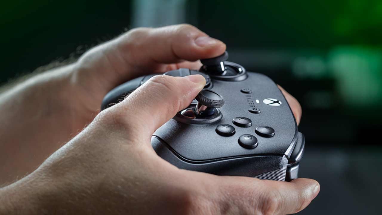 To χειριστήριο Wolverine V4 της Razer είναι υπερβολικό για τους περισσότερους gamers, όπως ήταν ο σκοπός του