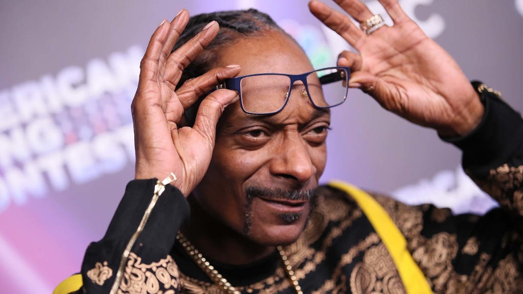 O Snoop Dogg παραιτήθηκε από την FaΖe Clan