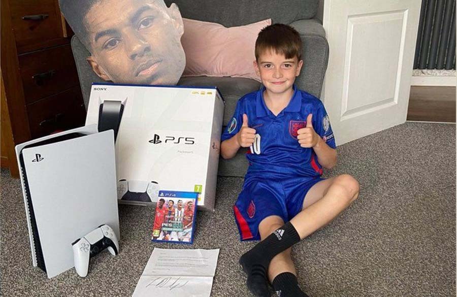 Ο Marcus Rashford έκανε δώρο ένα υπογεγραμμένο PS5 σε 9χρονο fan του Ο Marcus Rashford έκανε δώρο ένα υπογεγραμμένο PS5 σε 9χρονο fan του