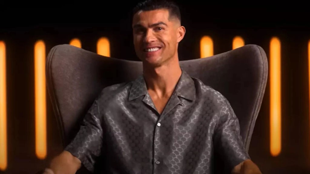 Ο Cristiano Ronaldo άνοιξε κανάλι στο YouTube και έσπασε ρεκόρ Ο Cristiano Ronaldo άνοιξε κανάλι στο YouTube και έσπασε ρεκόρ