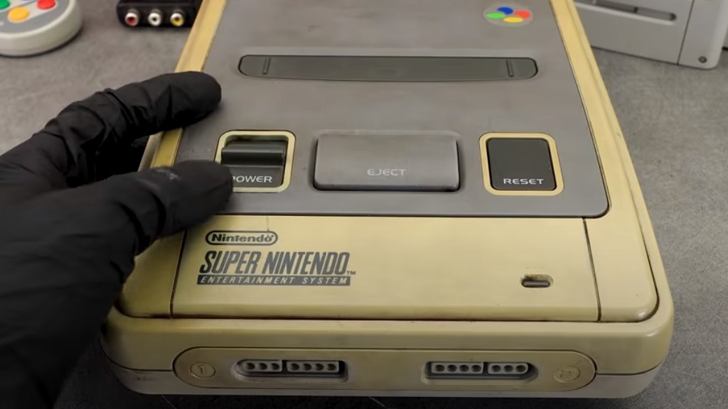 Ο YouTuber TysyTube έκανε λεύκανση κίτρινης κονσόλας SNES Ο YouTuber TysyTube έκανε λεύκανση κίτρινης κονσόλας SNES