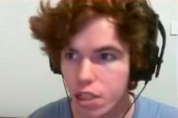 Ο Αυστραλός Fortnite streamer MrDeadmoth επιτέθηκε live στη γυναίκα του