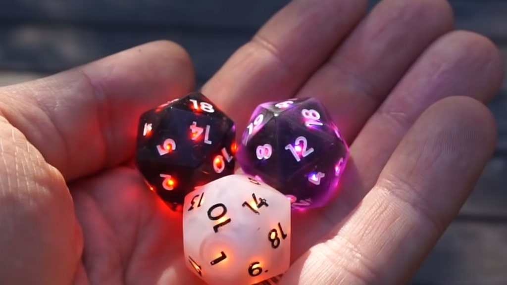 Ζάρια με φωτισμό RGB και σύνδεση Bluetooth