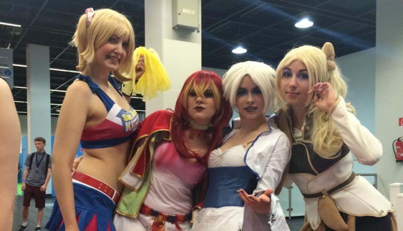 Gamescom 2015: Booth babes και cosplayers