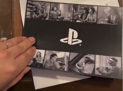 Ένα ζευγάρι κάλεσε την Sony στο γάμο του και έλαβε ευχετήρια κάρτα με δωρεάν games ως αντάλλαγμα