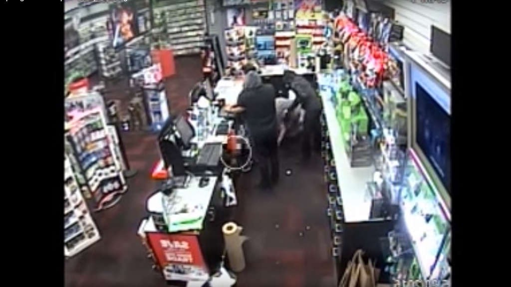 Επτάχρονο αγόρι μάχεται κατά ληστών σε GameStop