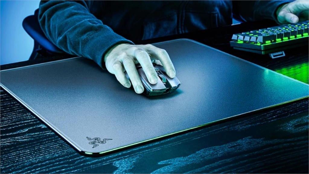 Razer Atlas: Mouse pad φτιαγμένο από tempered glass Razer Atlas: Mouse pad φτιαγμένο από tempered glass