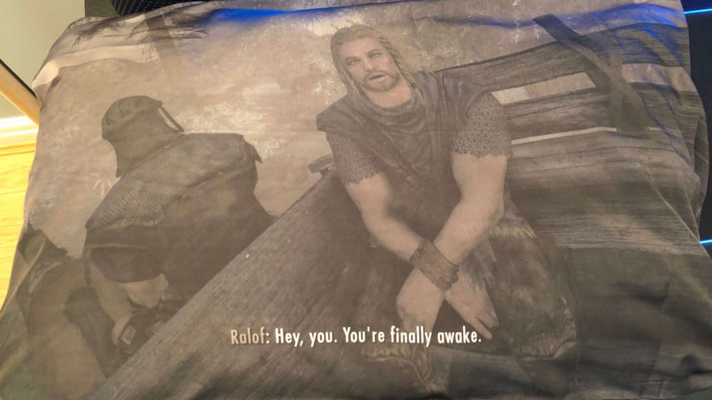 Μαξιλάρι με θέμα το Skyrim
