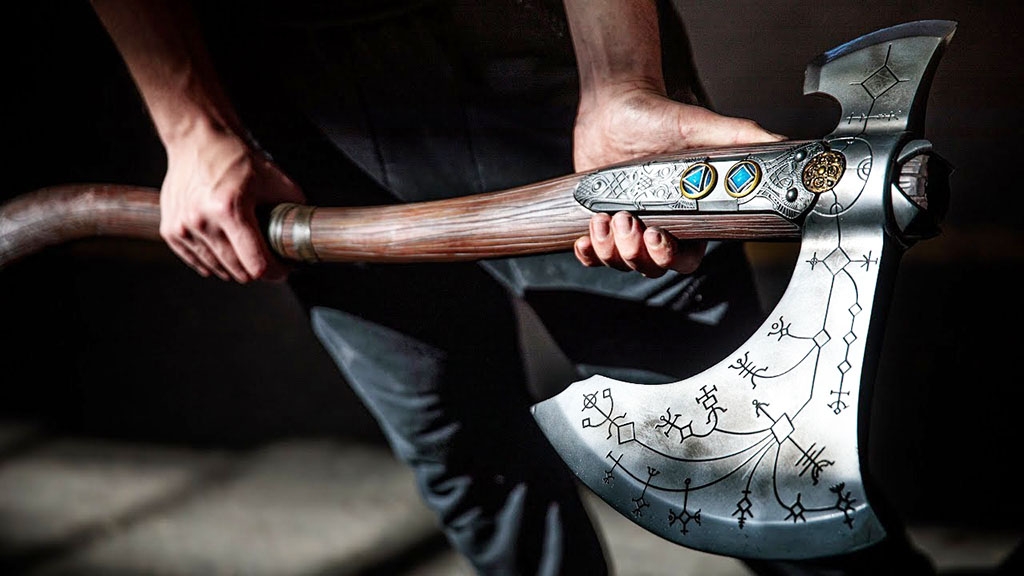 Ο Adam Savage κατασκεύασε το God of War Leviathan Axe