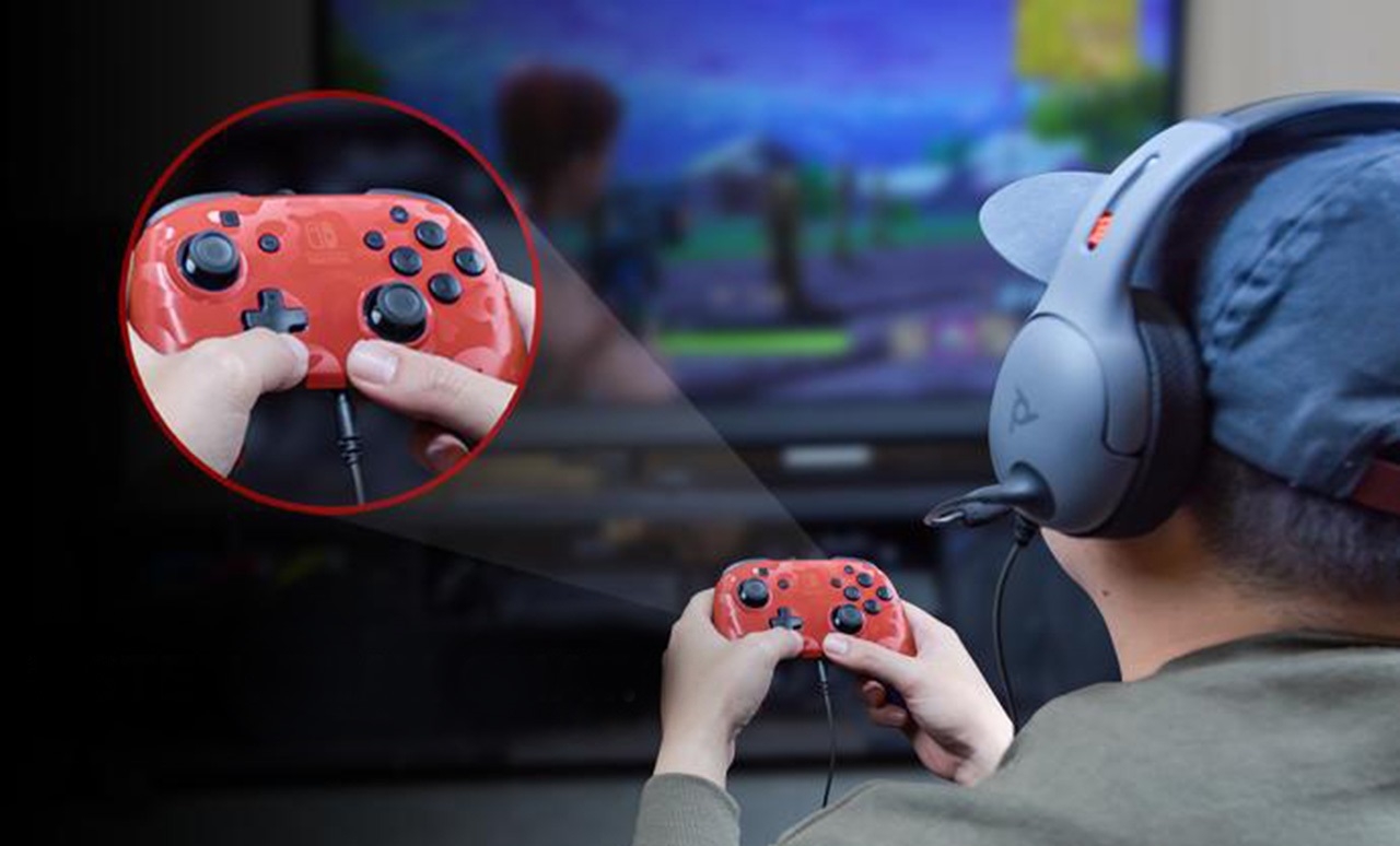 To πρώτο controller του Switch που υποστηρίζει in-game chat