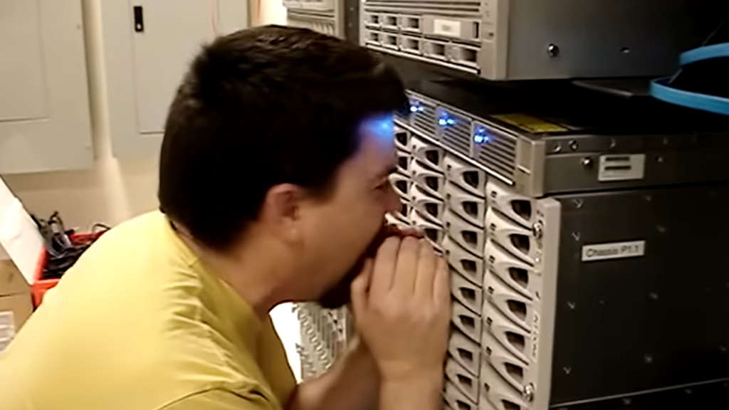Ένας engineer ανακάλυψε πριν 17 χρόνια ότι το να φωνάζετε δημιουργεί latency στους σκληρούς δίσκους