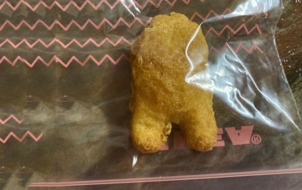 Ένα McDonald's Among Us Chicken Nugget πουλήθηκε για 100.000 δολάρια στο eBay!