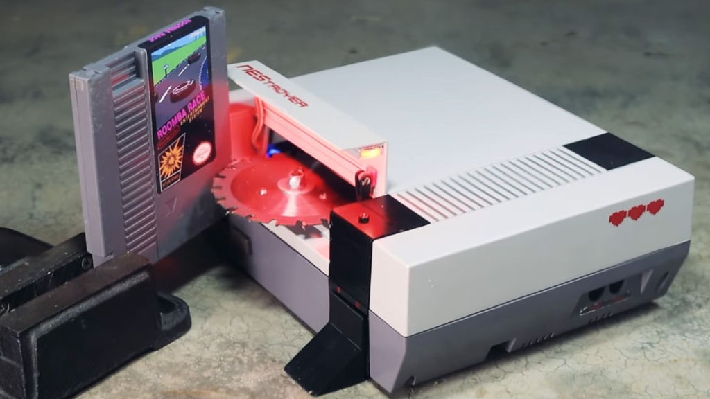 YouTuber έφτιαξε ένα κινούμενο NES με ηλεκτρικό τροχό