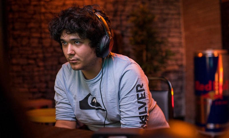 Pro παίκης του Smash Bros προσέβαλε 15χρονο, η μητέρα του απάντησε online