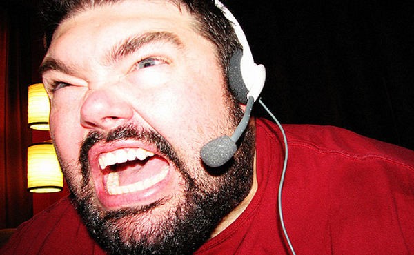 Μόνο το 2% των ματς του League of Legends έχουν μπινελίκια