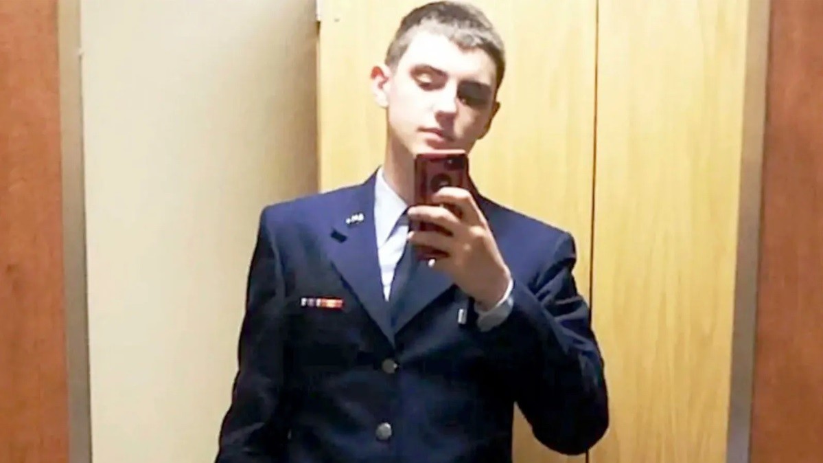 Πόλεμος στην Ουκρανία: Συνελήφθη Αμερικανός για τα απόρρητα έγγραφα Ρωσίας και Ουκρανίας που ανέβασε στον Minecraft Discord Server Πόλεμος στην Ουκρανία: Συνελήφθη Αμερικανός για τα απόρρητα έγγραφα Ρωσίας και Ουκρανίας που ανέβασε στον Minecraft Discord Server