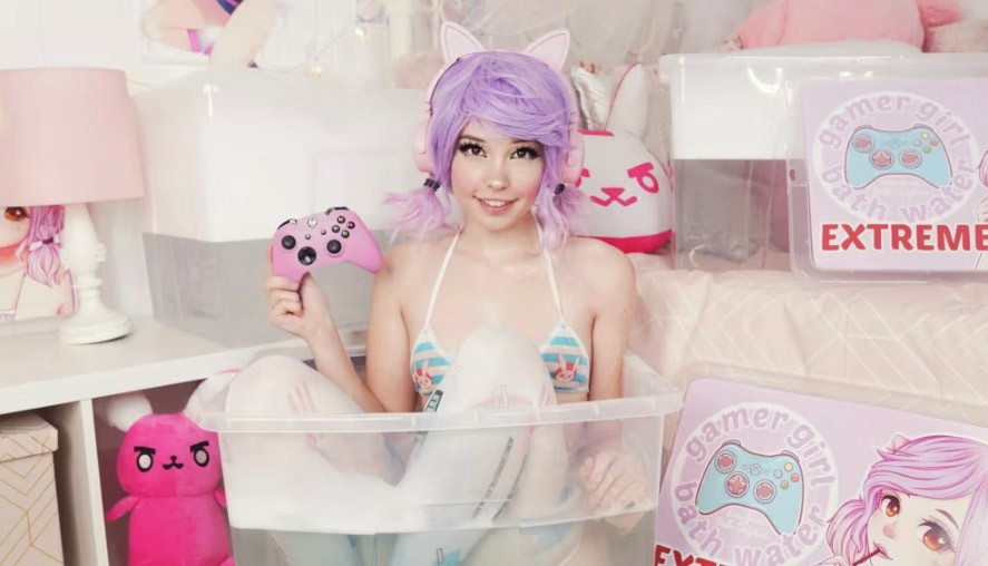 Η Belle Delphine έβγαλε 90.000 δολάρια από τα απόνερα του μπάνιου της αλλά το PayPal την πλήρωσε 5 χρόνια μετά