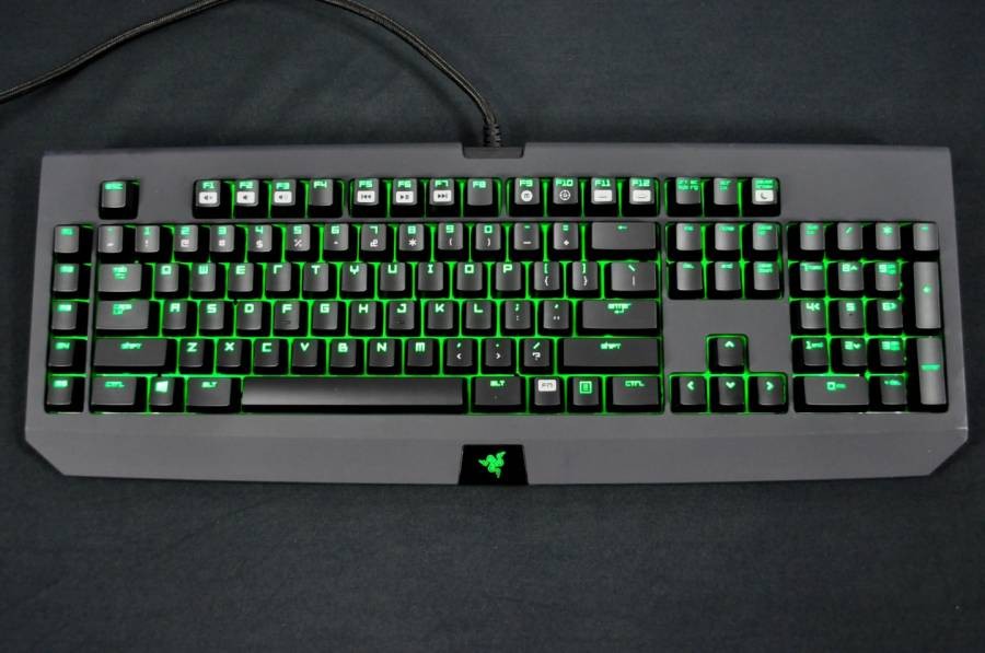 Εκπτώσεις σε προϊόντα Razer και Warner