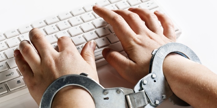 Η Ευρωπαϊκή Ένωση ψηφίζει νόμο που λογοκρίνει οτιδήποτε ανεβάζουμε στο Internet Η Ευρωπαϊκή Ένωση ψηφίζει νόμο που λογοκρίνει οτιδήποτε ανεβάζουμε στο Internet