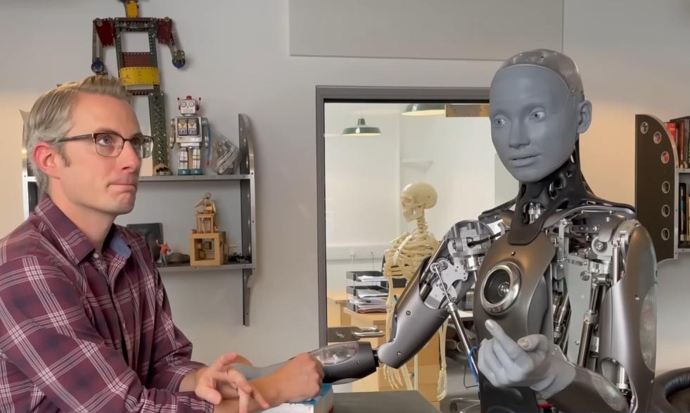 Ρομπότ της Engineered Arts με ChatGPT AI συνομιλεί με τους δημιουργούς του Ρομπότ της Engineered Arts με ChatGPT AI συνομιλεί με τους δημιουργούς του
