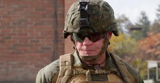 Το CoD: MW4 DLC τιμά τον Kyle Carpenter, πραγματικό παραλήπτη του Μεταλλίου Τιμής, που έχασε το μάτι και τα δόντια του από έκρηξη χειροβομβίδας